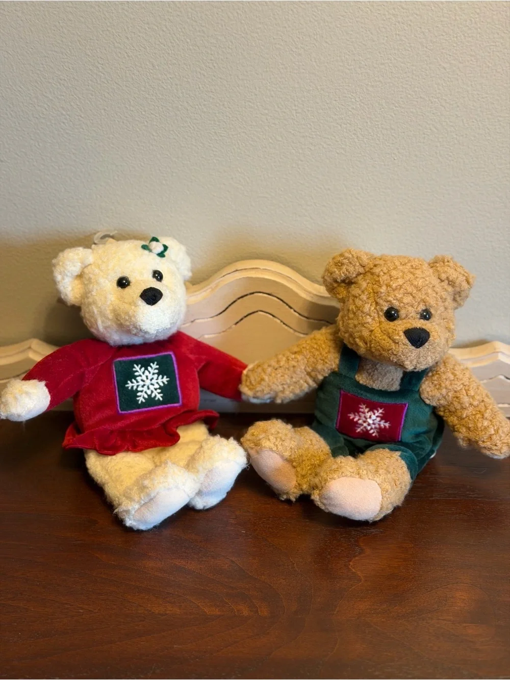 Hallmark Mistletoe Kiss Kiss Bears from 1990s